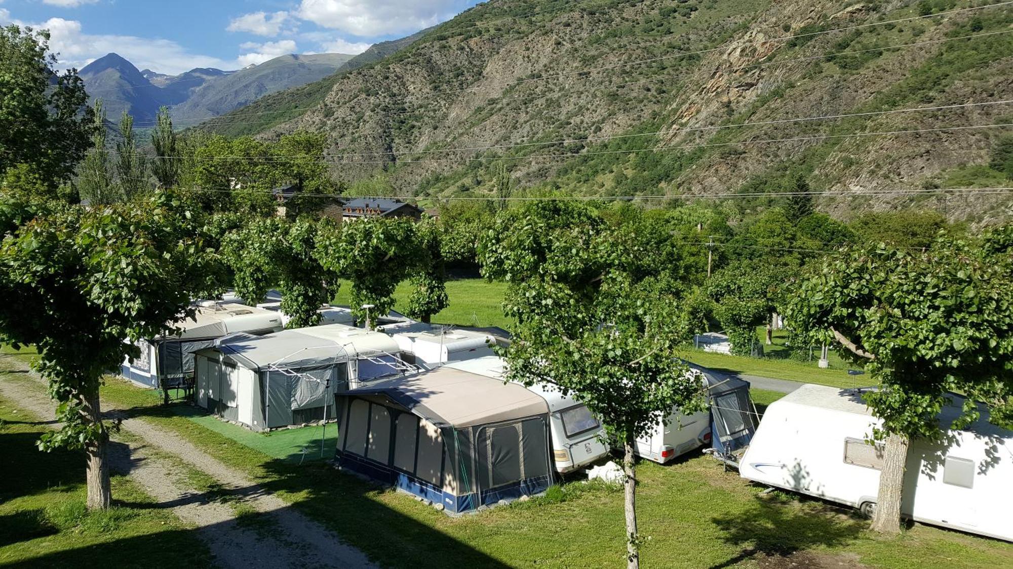 Bungalows Nou Camping La Guingueta D'Aneu Eksteriør bilde