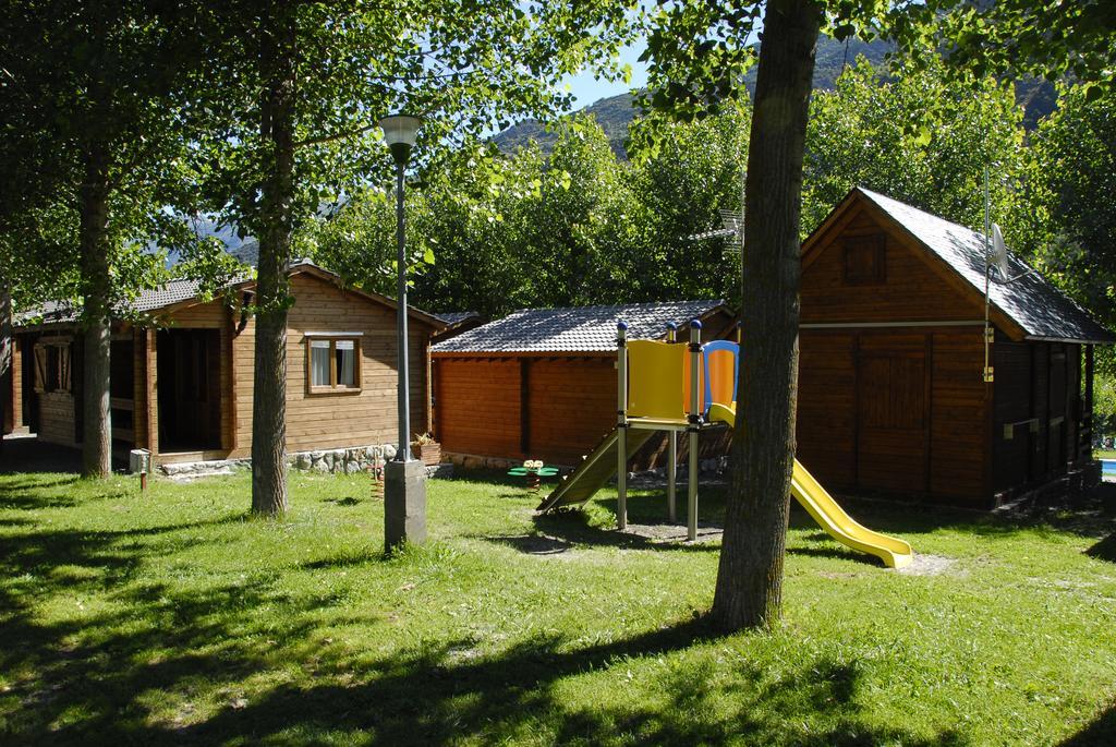Bungalows Nou Camping La Guingueta D'Aneu Eksteriør bilde