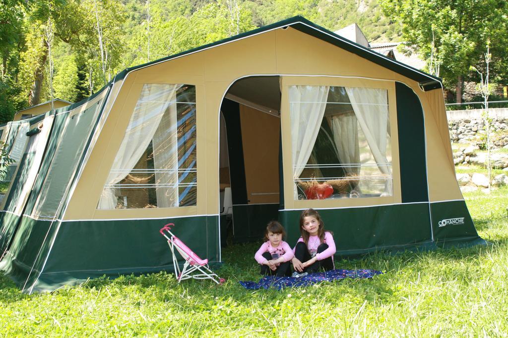 Bungalows Nou Camping La Guingueta D'Aneu Eksteriør bilde