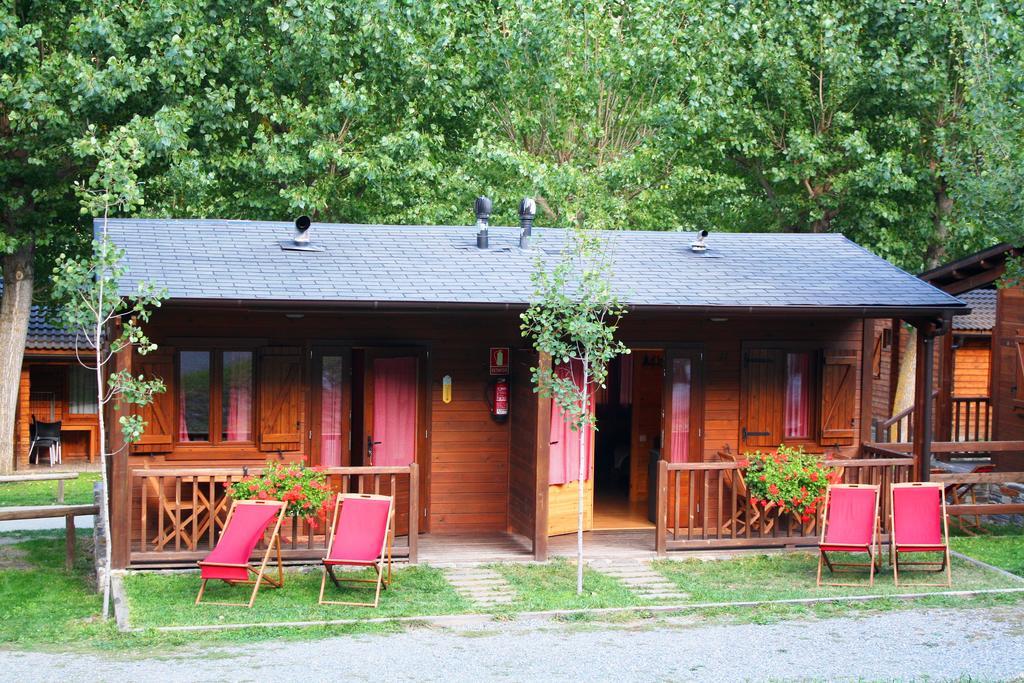 Bungalows Nou Camping La Guingueta D'Aneu Eksteriør bilde