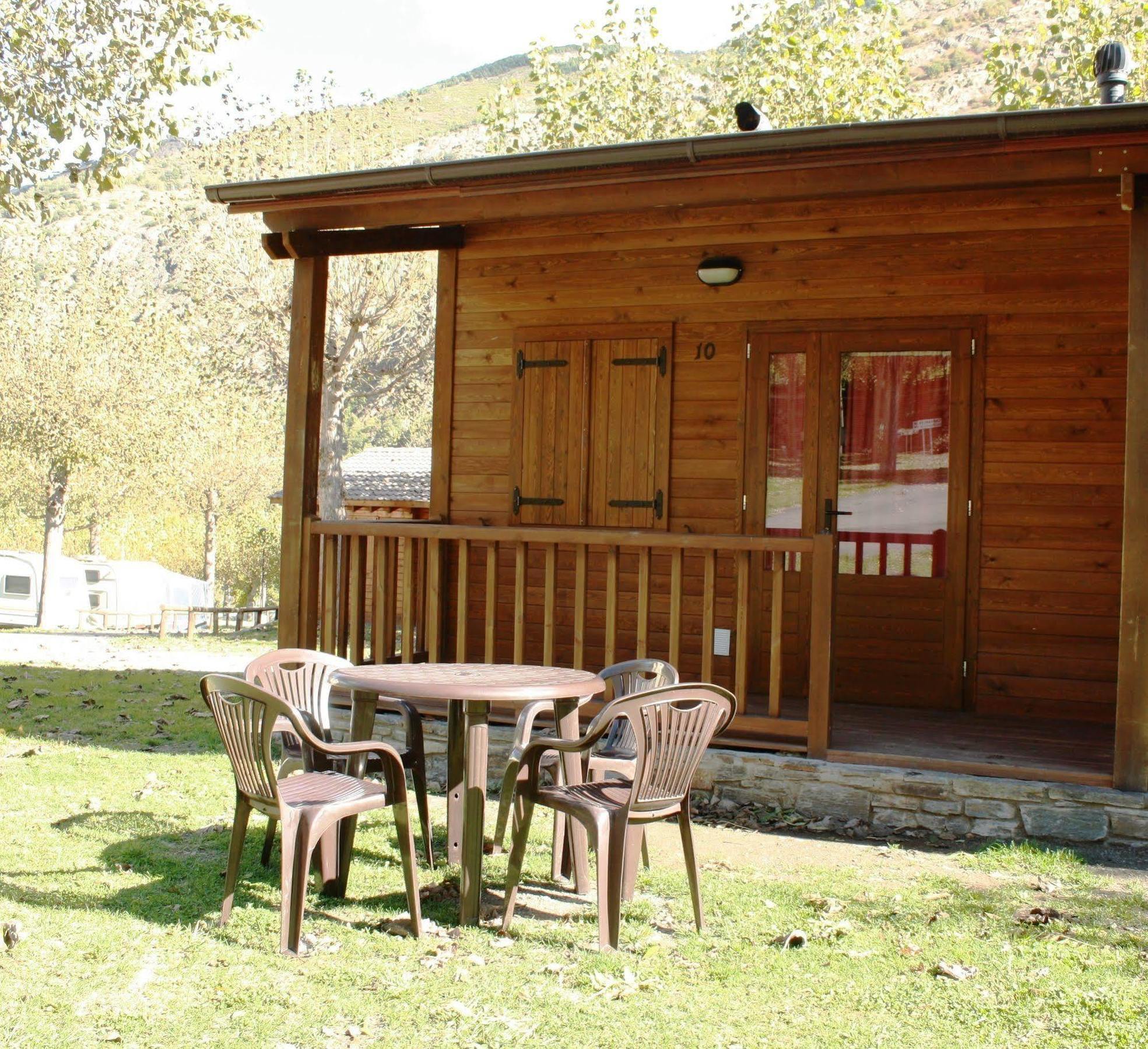 Bungalows Nou Camping La Guingueta D'Aneu Eksteriør bilde